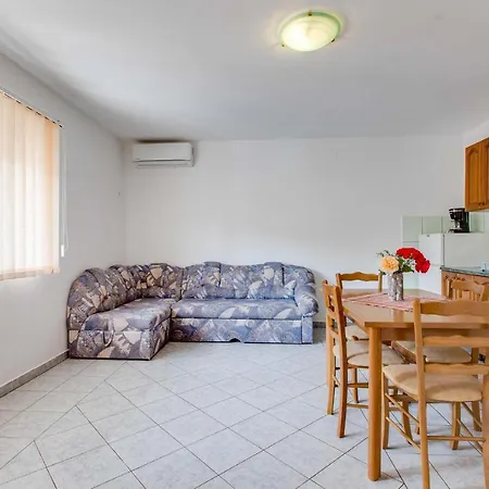 Apartman Awesome In Marsici With Wifi