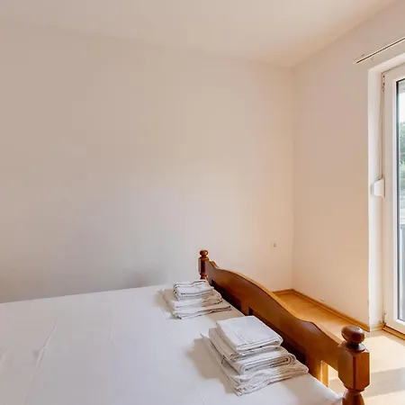 Apartman Awesome In Marsici With Wifi