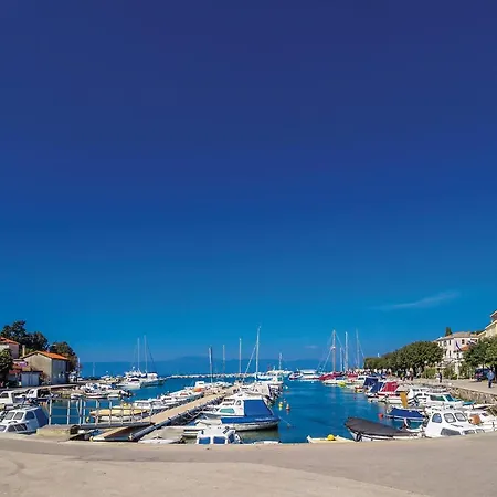 Apartman Awesome In Marsici With Wifi