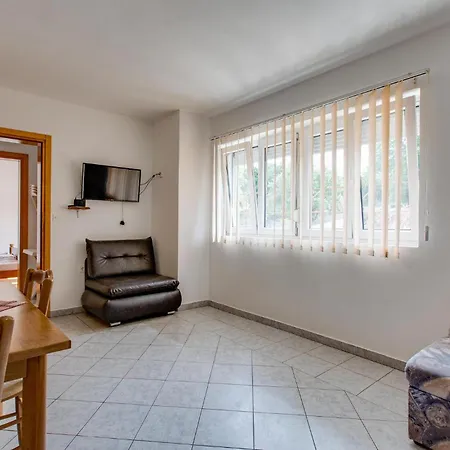 Apartman Awesome In Marsici With Wifi