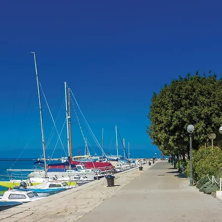Apartman Awesome In Marsici With Wifi